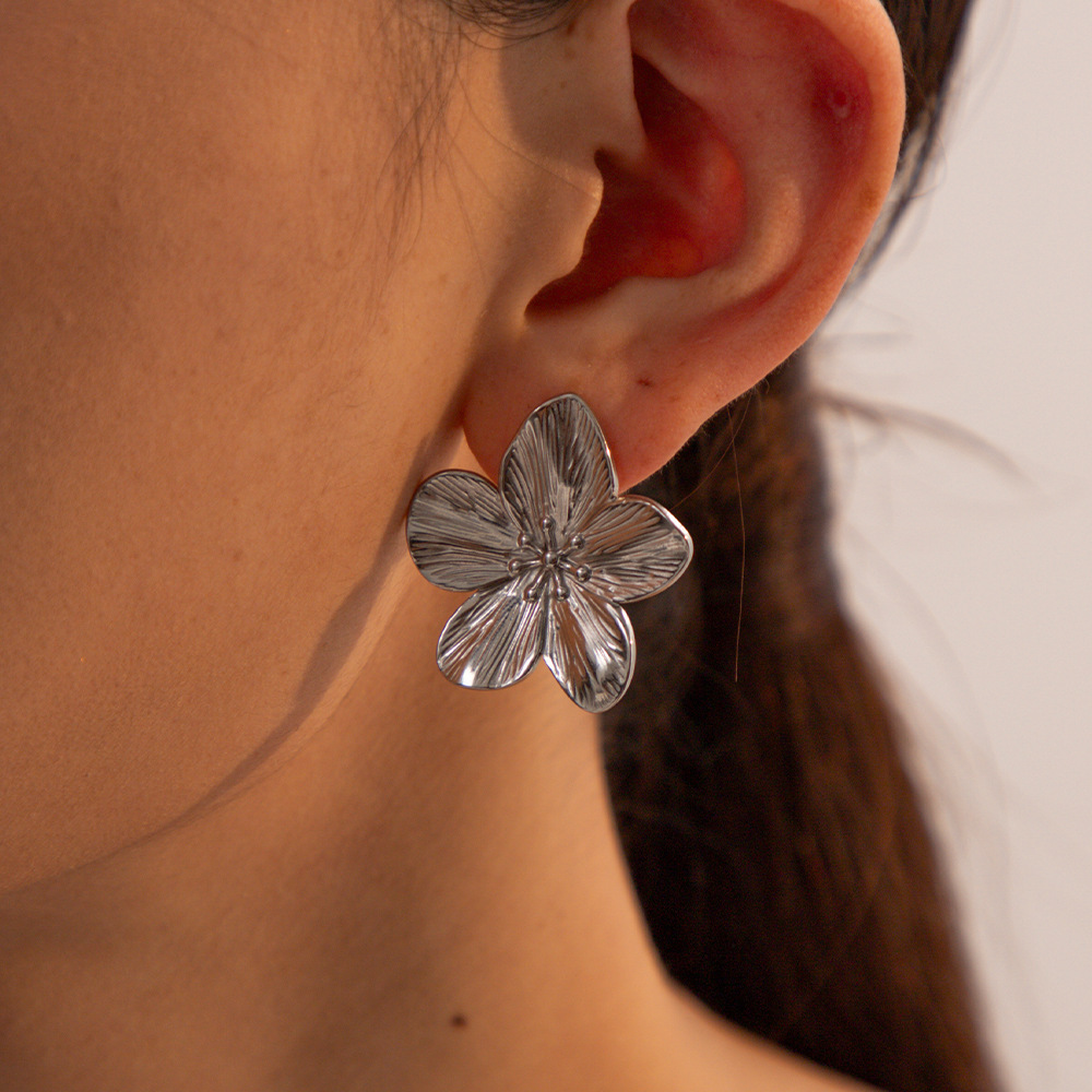 1 Paire De Boucles D'Oreilles Puces Élégantes À Fleurs En Acier Inoxydable Étanches Pour Femmes Image3
