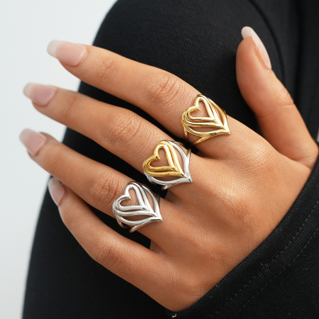 Bague tendance rétro en acier inoxydable doré, style simple, avec cœur.