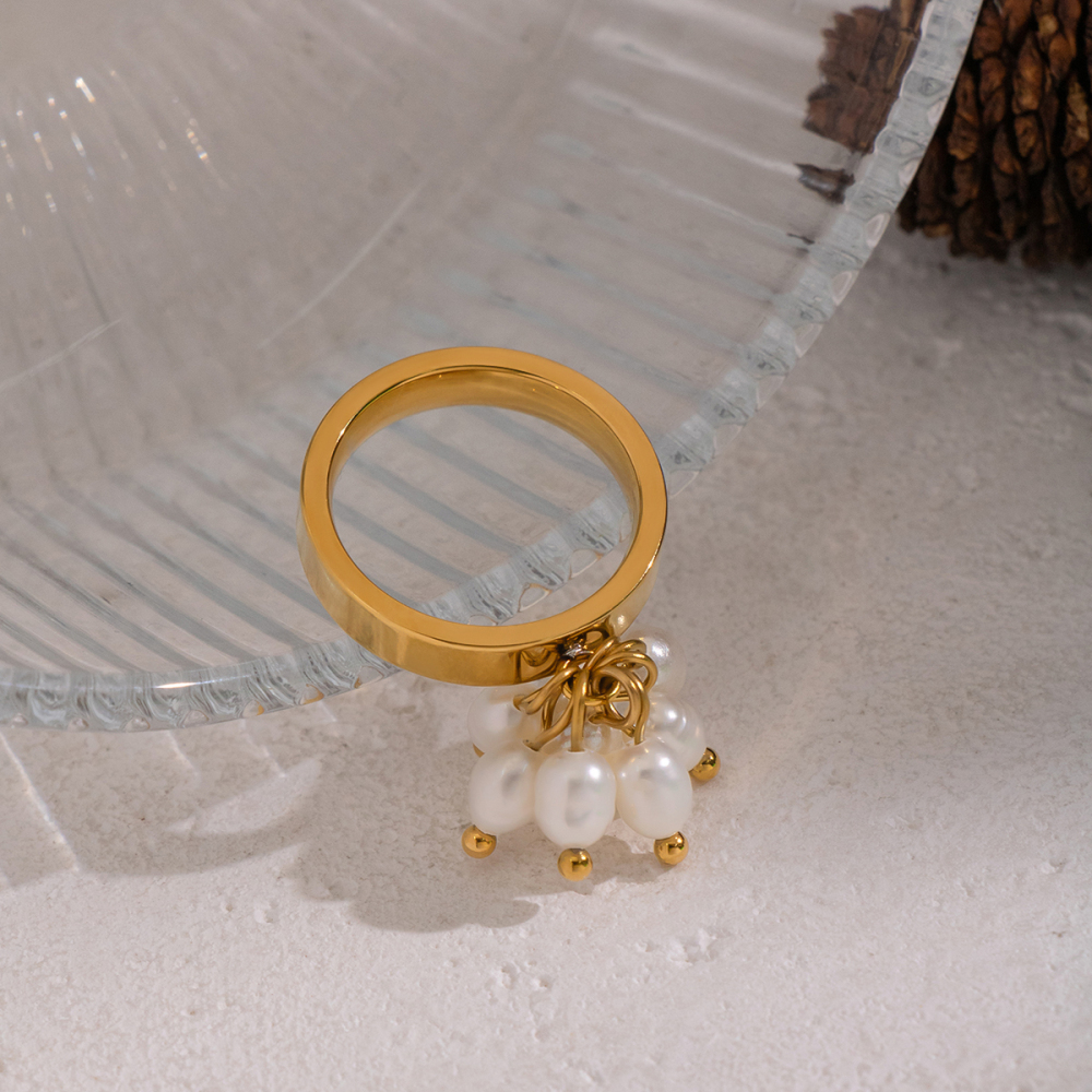 Bague Élégante En Acier Inoxydable Doré, Imperméable, Avec Pompon Et Perle (1 Pièce). Image3
