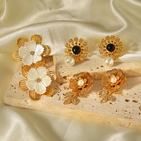 1 paire de boucles d'oreilles pendantes en acier inoxydable doré, imperméables, à motif floral 2