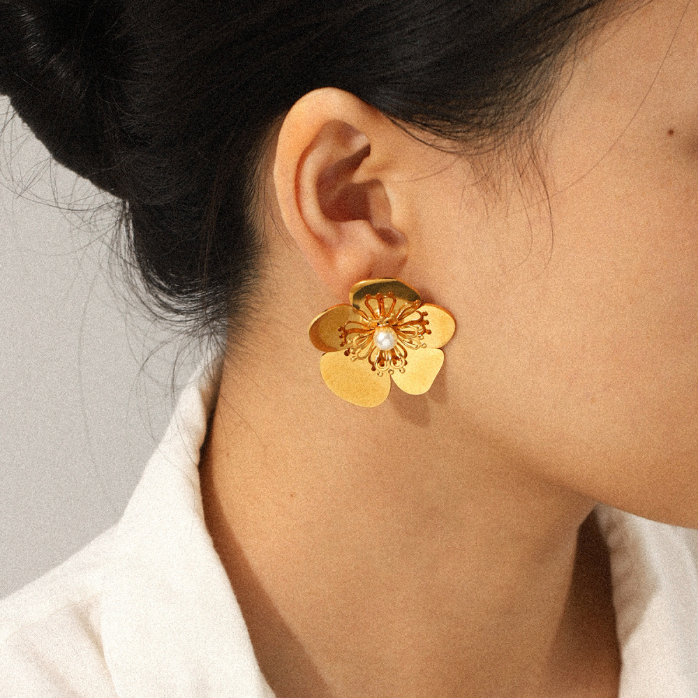 1 Paire De Boucles D'Oreilles Pendantes Rétro À Motif Floral En Acier Inoxydable Étanche Couleur Or Image4
