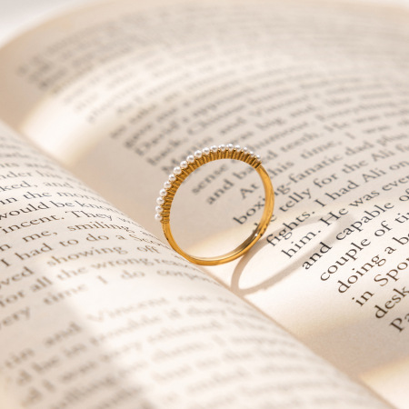 Bague minimaliste en acier inoxydable doré, fine et brillante, étanche (1 pièce). 2