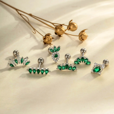 Boucles d'oreilles piercing femme, série couronne, zircon vert, cuivre doré, zircon. 2