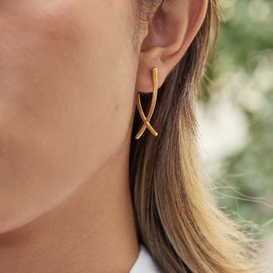 Boucles D'Oreilles Puces Minimalistes À Lignes Croisées En Acier Inoxydable Étanche Couleur Or Pour Femme (1 Paire) h5 Image4
