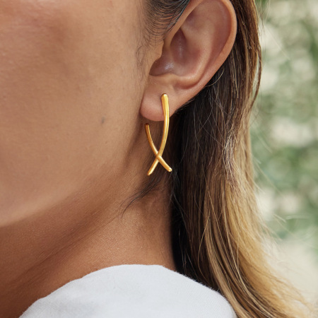 Boucles d'oreilles puces minimalistes à lignes croisées en acier inoxydable étanche couleur or pour femme (1 paire)