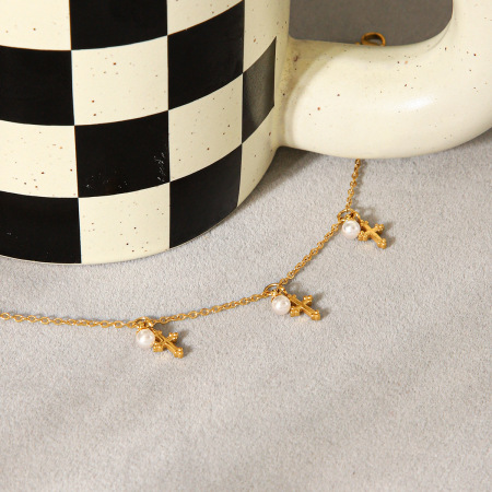 Bracelet à breloques en acier inoxydable doré, étanche, avec croix et perle (1 pièce). 2
