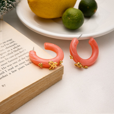 1 paire de boucles d'oreilles créoles romantiques en résine rose avec nœud papillon et couleur or pour femme 2