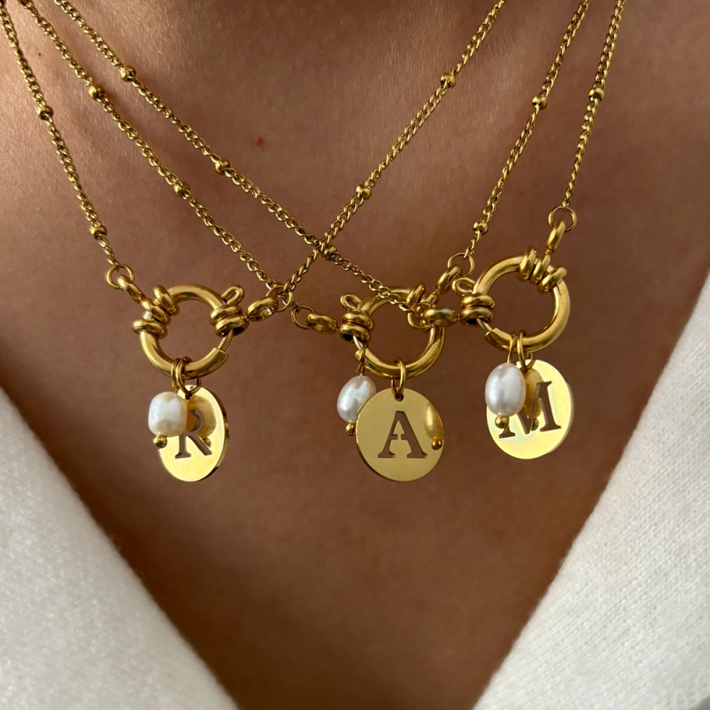 Collier Pendentif Lettre En Acier Inoxydable Étanche Couleur Or Avec Perle (1 Pièce) Image2