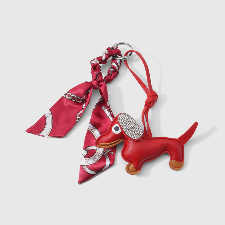 1 Foulard En Soie Noué À La Main, Mignon Et Fait Main, Avec Un Teckel Et Un Porte-Clés En Cuir.