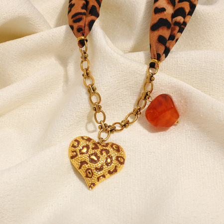 Collier pendentif femme étanche en acier inoxydable à motif léopard et cœur (1 pièce) 2
