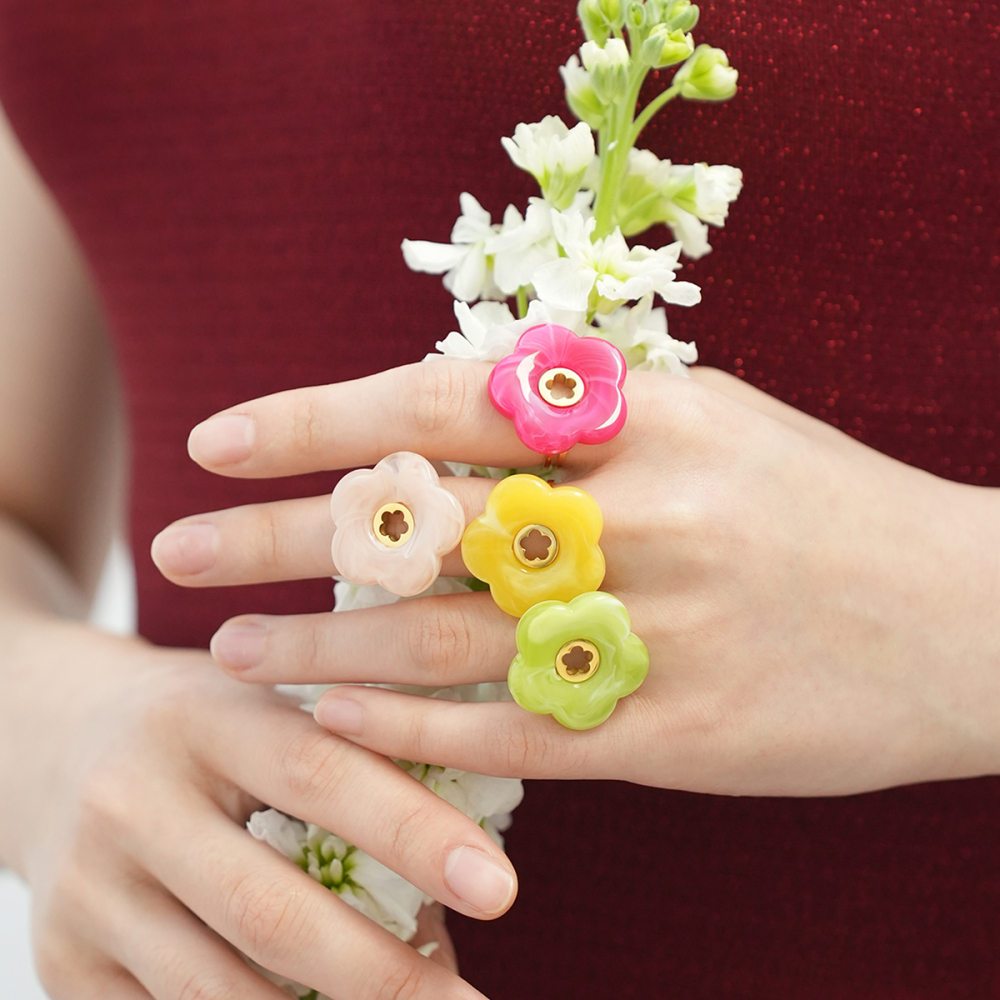 Bague Tendance En Acier Inoxydable Doré, Ornée D'Une Fleur Acrylique Colorée (1 Pièce). Image5