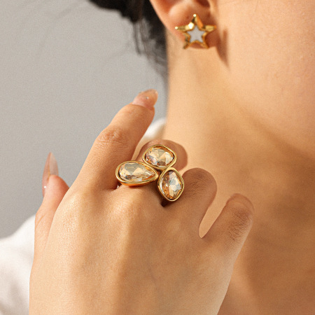 Bague élégante en acier inoxydable étanche couleur or avec pierre précieuse en zircon (1 pièce)