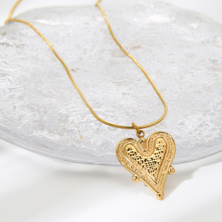 Collier pendentif femme style rétro classique en forme de cœur, en acier inoxydable étanche couleur or (1 pièce)
