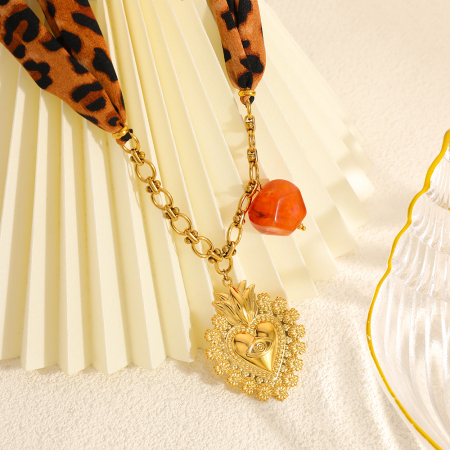 1 foulard en soie à imprimé léopard avec pendentif cœur en acier inoxydable étanche, collier pendentif femme