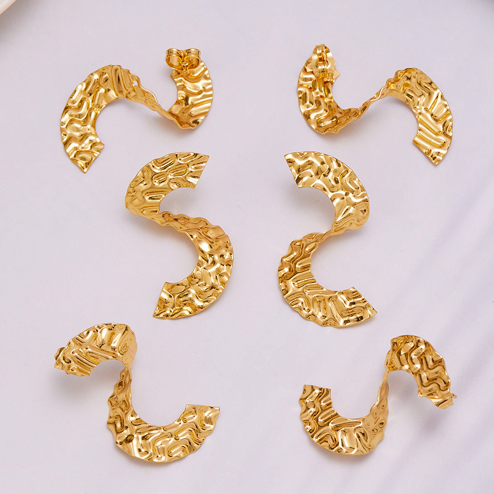 Boucles D'Oreilles Puces Pour Femme, En Acier Inoxydable Doré, Motif Martelé En Forme De S (1 Paire). Image4