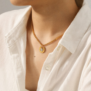 Collier Pendentif En Zircon En Forme De U, Couleur Or, En Acier Inoxydable Étanche (1 Pièce) h5 Image3