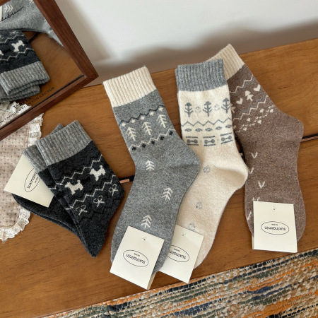 1 paire de chaussettes mi-mollet en coton doux à motif d'animaux de la forêt 2