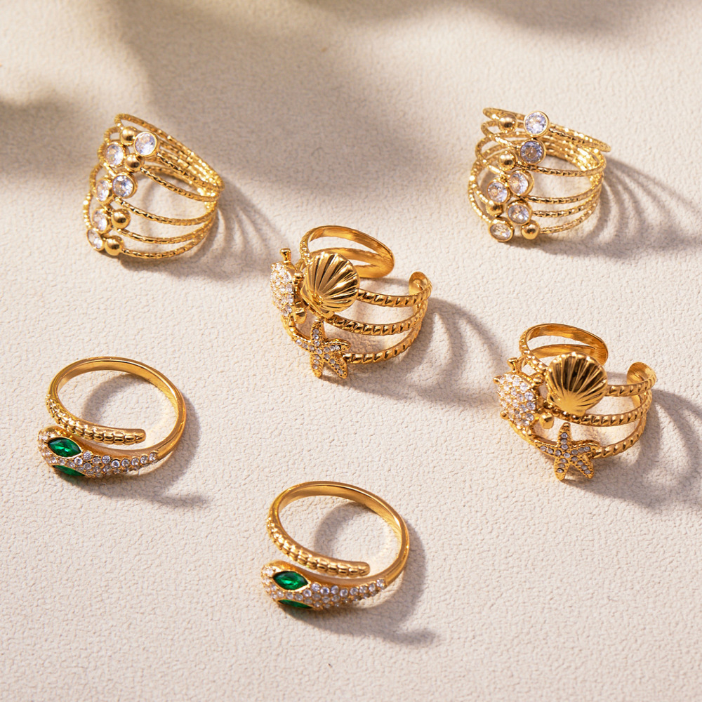 Bague Pour Femme En Acier Titane Doré Avec Zircon Et Motif Serpent Étincelant (1 Pièce). Image2
