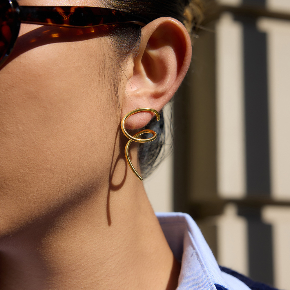 1 Paire De Boucles D'Oreilles Puces Modernes Incurvées En Acier Inoxydable Étanche Couleur Or Pour Femme Image3