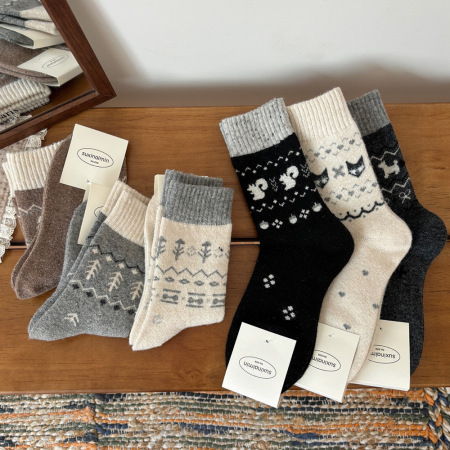 1 paire de chaussettes mi-mollet en coton doux à motif d'animaux de la forêt