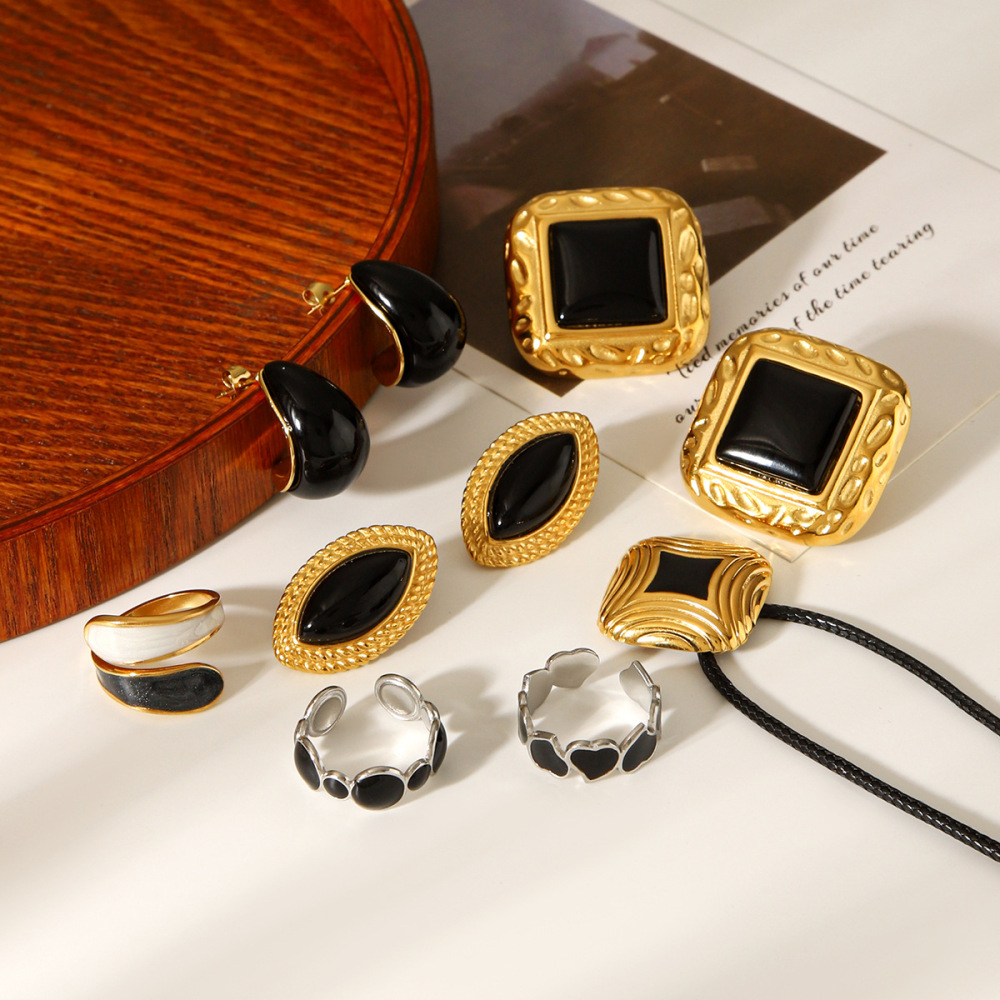 Ensemble De Boucles D'Oreilles Carrées En Acier Inoxydable Émaillé Imperméable À Motif Martelé Image3