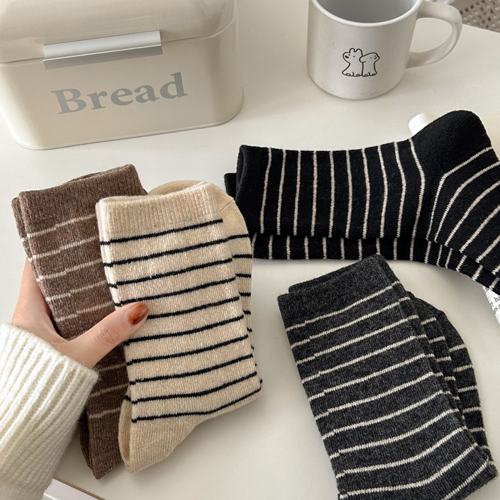 1 Paire De Chaussettes En Coton Polyvalentes À Rayures Colorées Pour Femmes Image3