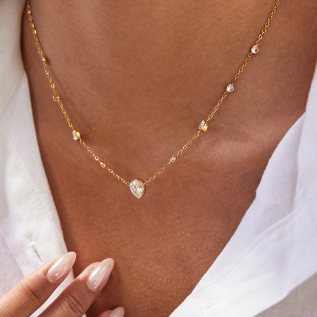 Collier pendentif femme en acier inoxydable doré, orné d'un zircon et d'une goutte d'eau exquise (1 pièce)