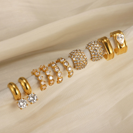 1 paire de manchettes d'oreilles glamour pour femmes, en acier inoxydable imperméable, couleur or, ornées de zircon.