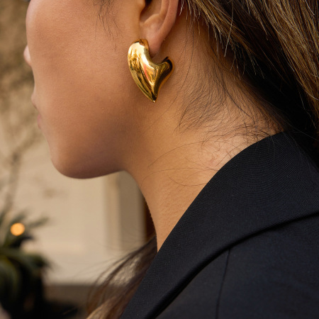 Boucles d'oreilles puces romantiques en forme de cœur, en acier inoxydable imperméable, couleur or, pour femme (1 paire). 2