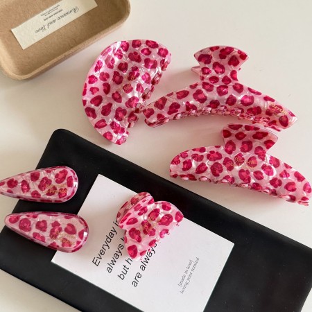 1 pince à cheveux pour femme en PVC à imprimé léopard rose tendre 2