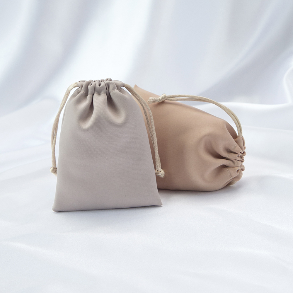 Pochette À Bijoux À Cordon En Satin Uni (1 Pièce) h5Image4