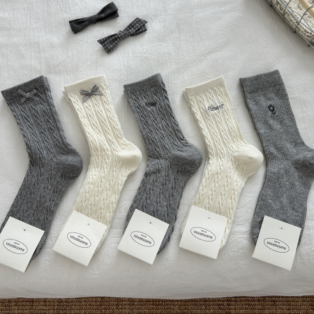 1 paire de chaussettes mi-mollet en coton à nœud torsadé, couleur unie 2