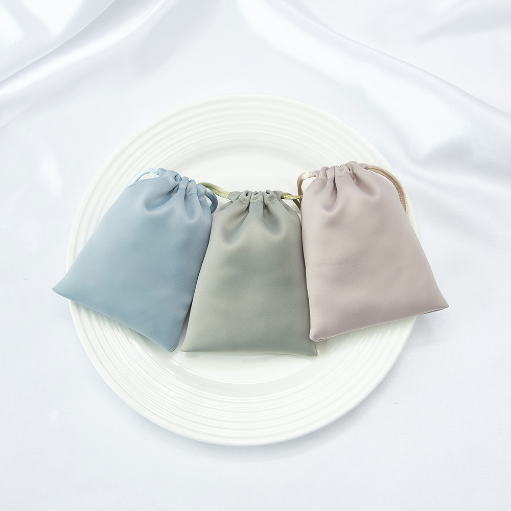 Pochette À Bijoux À Cordon En Satin Uni (1 Pièce) h5Image2