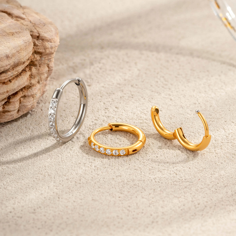 Boucles D'Oreilles Créoles Minimalistes Rondes En Acier Inoxydable Étanche Couleur Or Avec Zircon Pour Femme (1 Pièce) Image4