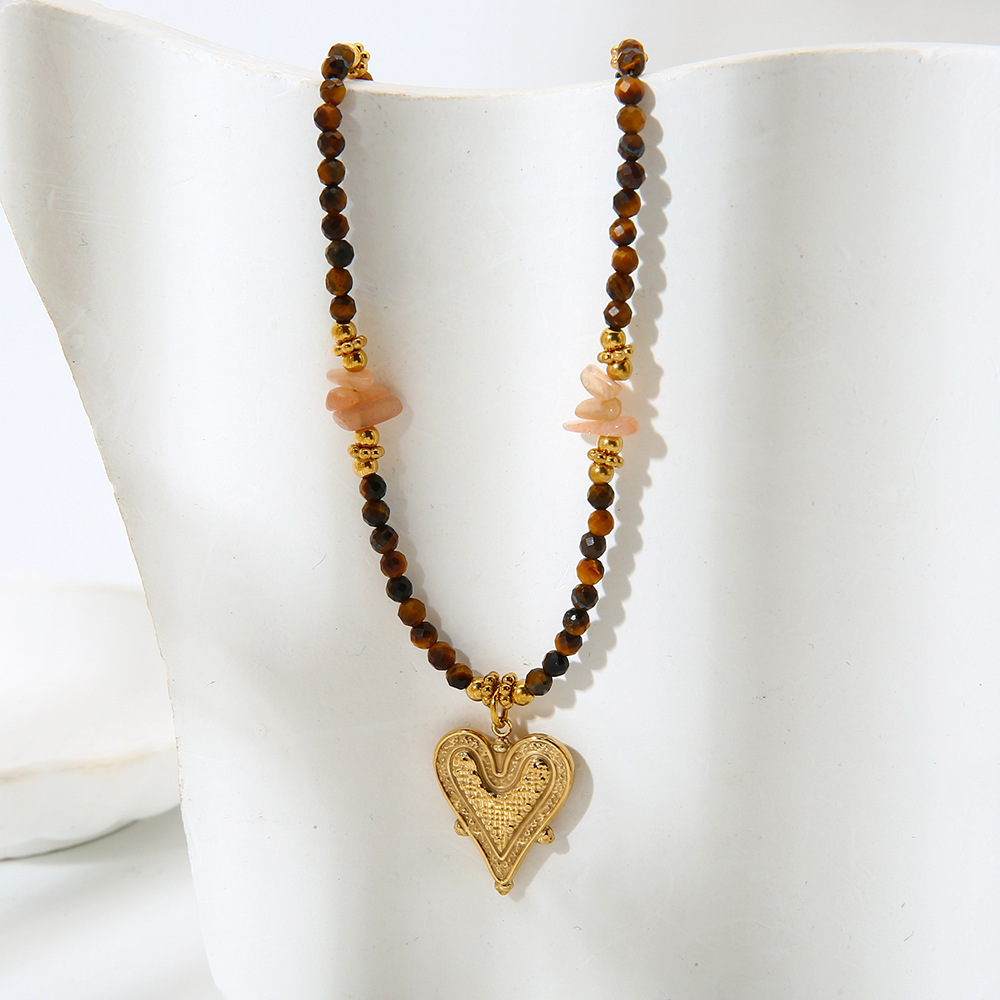 Ensemble De Bijoux Pour Femme Composé D'Un Ensemble De Perles En Forme De Cœur Irrégulières Au Style Rétro, Orné De Pierres Naturelles Et De Pierres Dorées. Image3