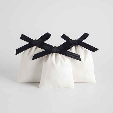 1 pochette à bijoux en coton uni