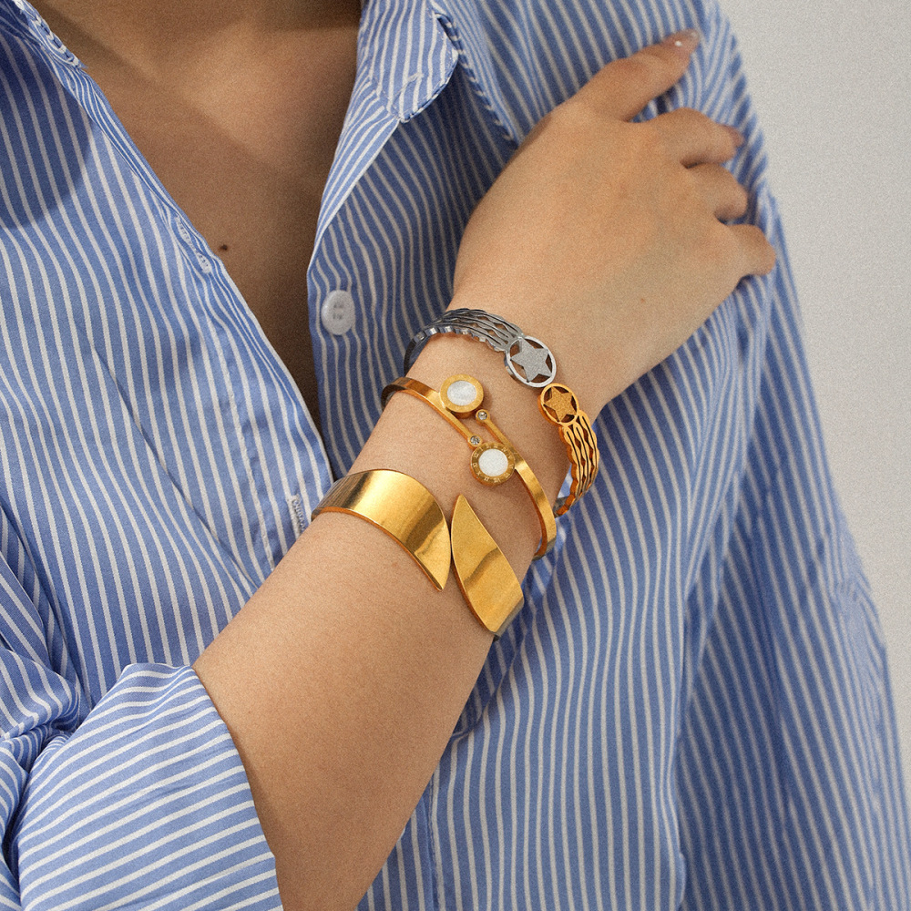 Bracelet Rétro Ajouré En Acier Inoxydable Étanche Couleur Or (1 Pièce) Image3