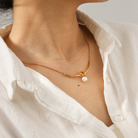 Collier pendentif en acier inoxydable torsadé, étanche, couleur or, avec perle (1 pièce)