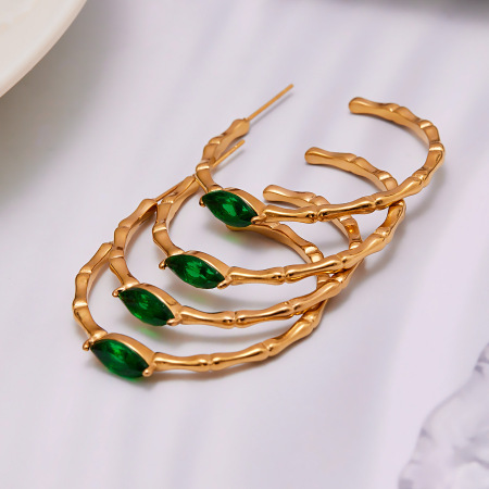 1 paire de boucles d'oreilles créoles luxueuses pour femmes, en verre vert, acier inoxydable, étanches et couleur or. 2