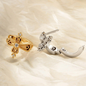 Boucles D'Oreilles Créoles Glamour En Cuivre Et Zircon Avec Croix (1 Pièce) h5 Image4