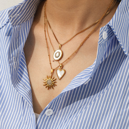 Collier pendentif en acier inoxydable doré, en forme de cœur et de soleil, avec zircon.
