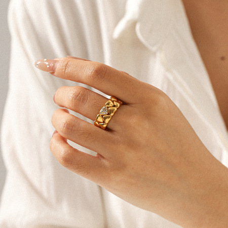 Bague en acier inoxydable doré, étanche, en forme de cœur, avec zircon.