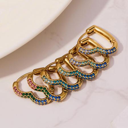 1 paire de boucles d'oreilles créoles classiques en forme de cœur avec zircon, en acier inoxydable étanche, couleur or.
