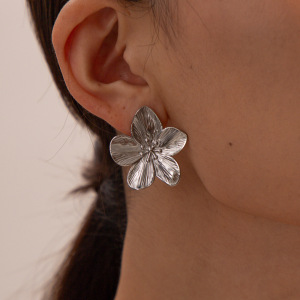 1 Paire De Boucles D'Oreilles Puces Élégantes À Fleurs En Acier Inoxydable Étanches Pour Femmes h5 Image4