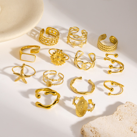 Bague femme en acier inoxydable étanche, aux lignes simples et irrégulières.