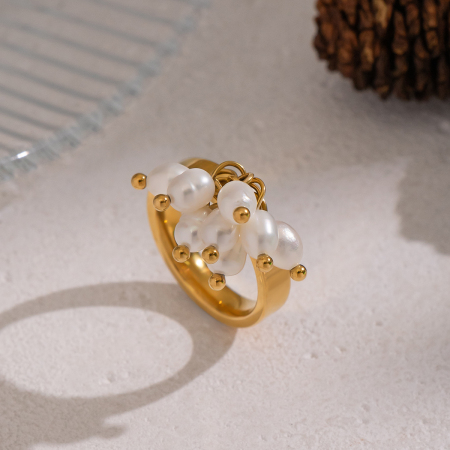 Bague élégante en acier inoxydable doré, imperméable, avec pompon et perle (1 pièce). 2