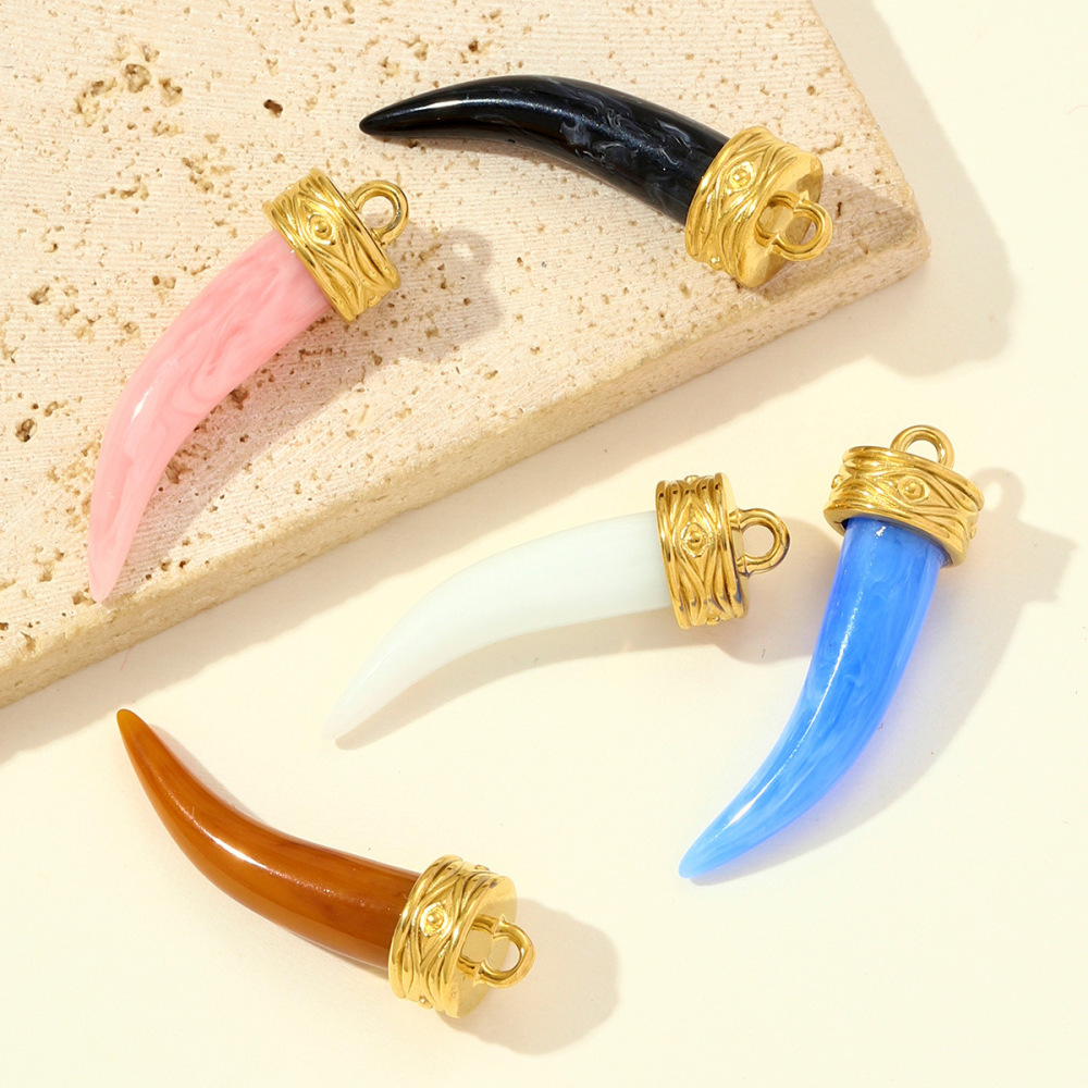 Pendentifs Pour Femmes En Acier Titane Couleur Or, Forme De Dent De Loup Classique Image5
