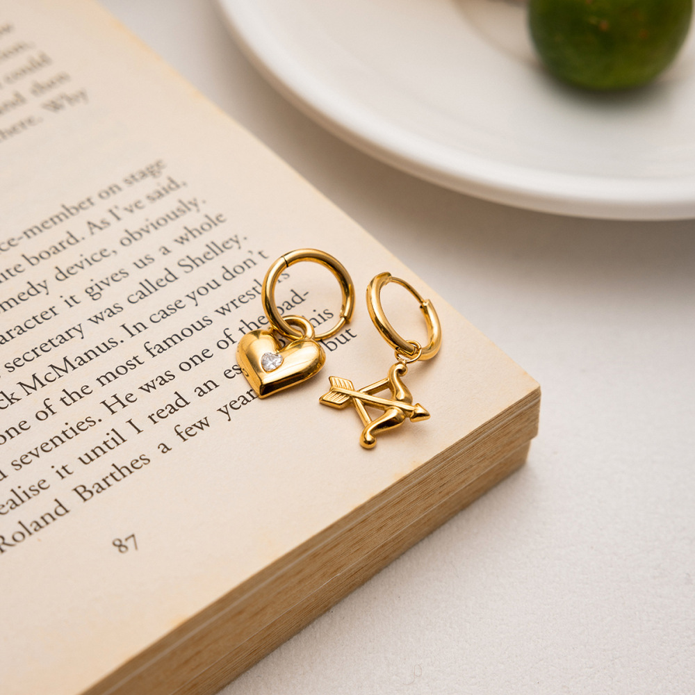Boucles D'Oreilles Pendantes Pour Femme, En Acier Inoxydable Doré, Imperméables, En Forme De Flèche De Cupidon (1 Paire). Image6