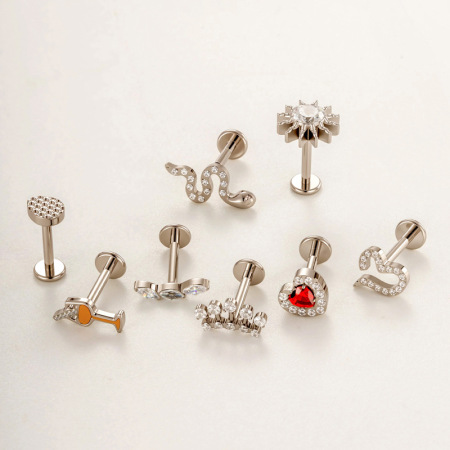 Boucles d'oreilles piercing femme, motif serpent glamour, en alliage de titane doré et zircon (1 pièce). 2
