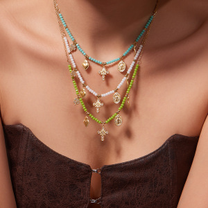Collier De Perles Pour Femme, Orné D'Une Croix Charmante En Pierre Naturelle Et D'Acier Titane Couleur Or (1 Pièce) h5 Image4